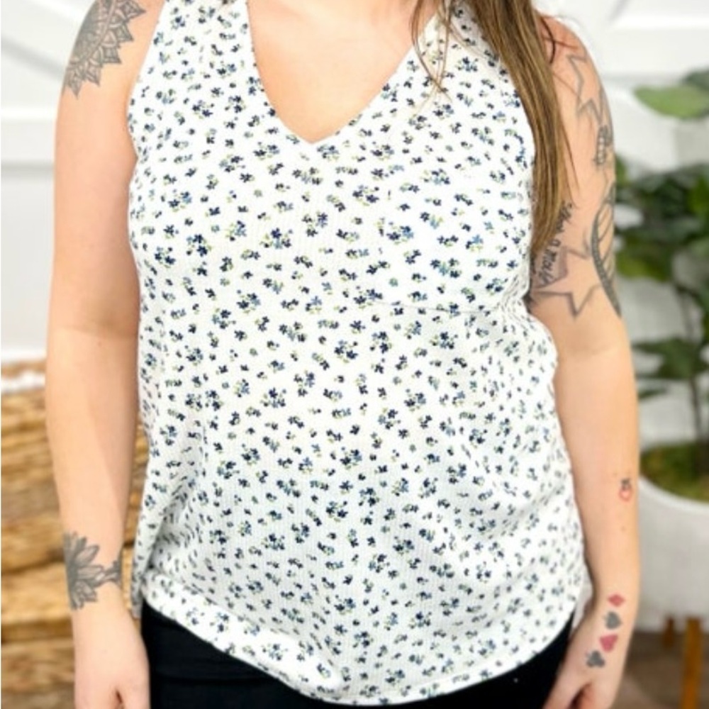P.S. Kate white and blue floral feminine tank with pocket. Size 2X